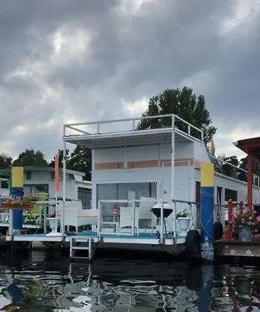 Πλωτό κατάλυμα Hausboot Plaue